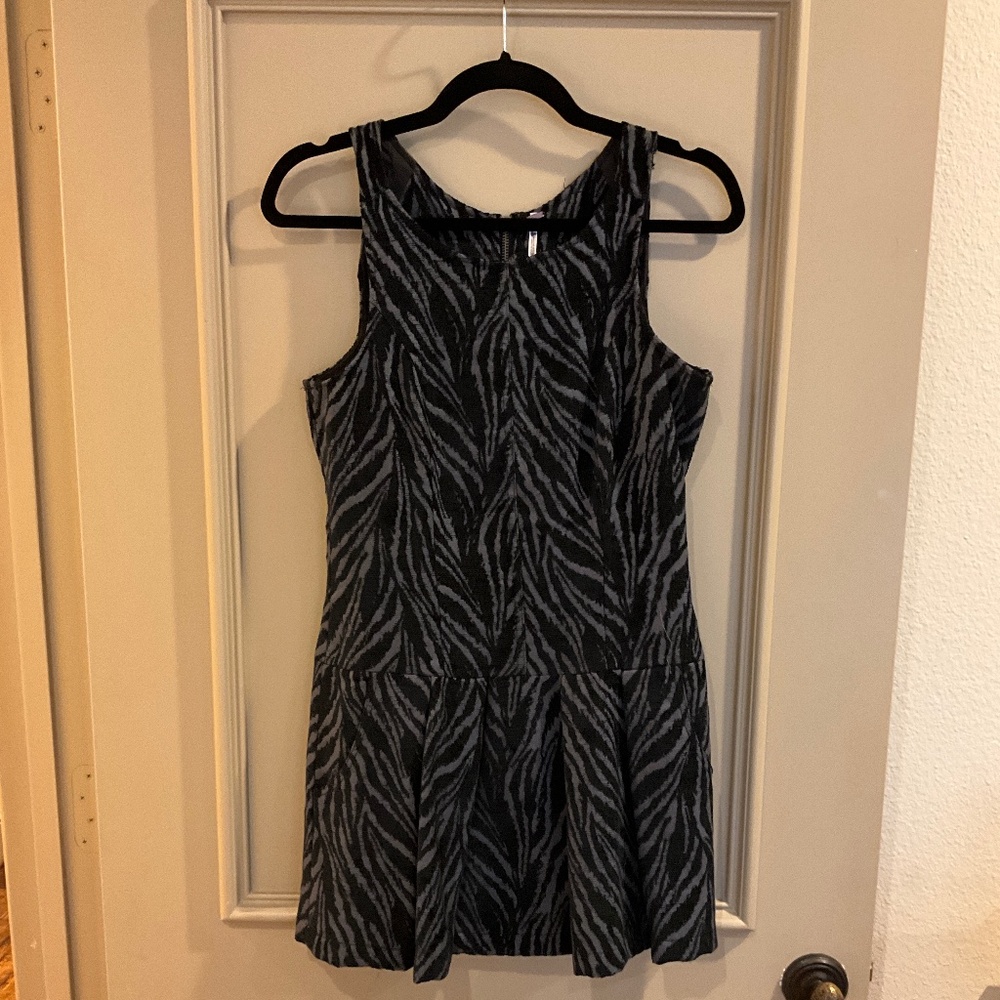 FREE PEOPLE Black Gray Zebra Chenille Drop Waist Mini Dress Size 2 Pockets